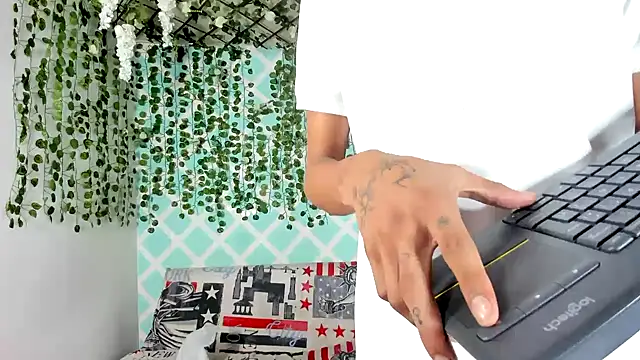 oliverhot2005 online show from March 2025 03:17:02 PM