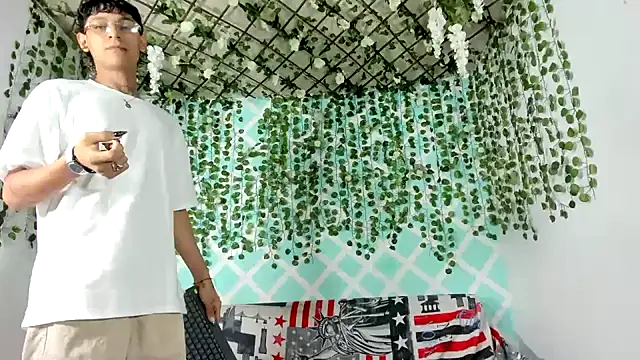 oliverhot2005 online show from March 2025 07:37:02 PM