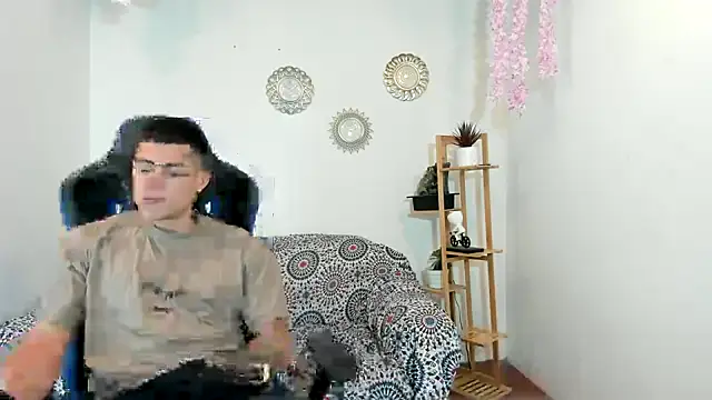 oliverhot2005 online show from September 2025 08:54:01 PM