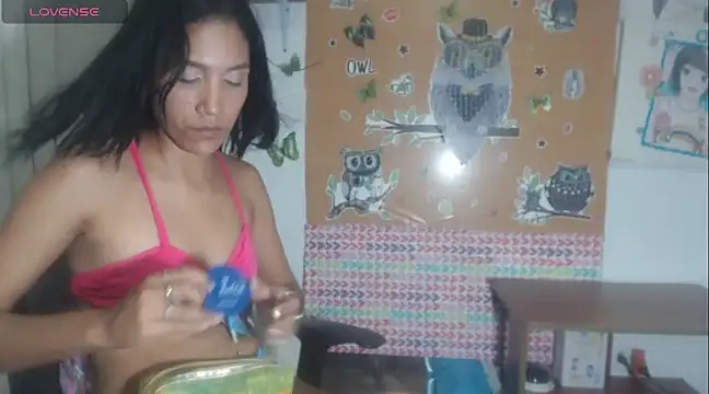 Snapshot of KamileLatinasexy chatting on December 2024 04:15:02 AM KamileLatinasexy online show from December 2024 04:15:02 AM