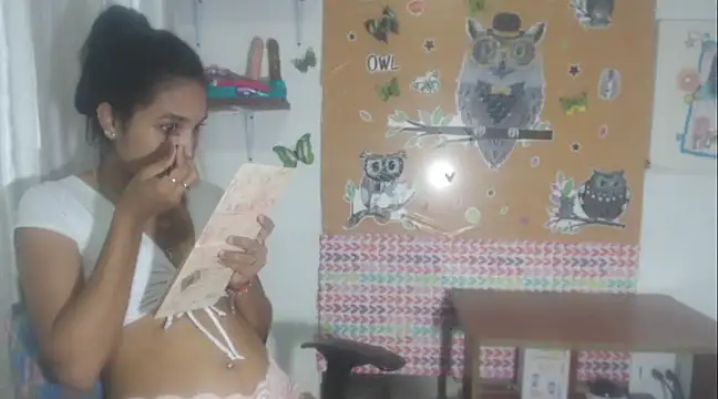 Snapshot of KamileLatinasexy chatting on January 2025 09:02:01 PM KamileLatinasexy online show from January 2025 09:02:01 PM