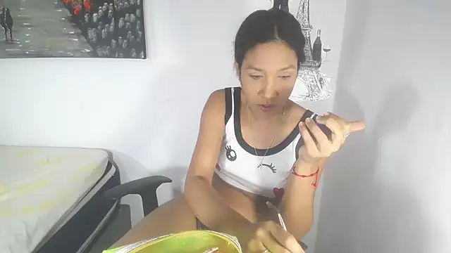 Snapshot of KamileLatinasexy chatting on February 2026 04:01:02 AM KamileLatinasexy online show from February 2026 04:01:02 AM