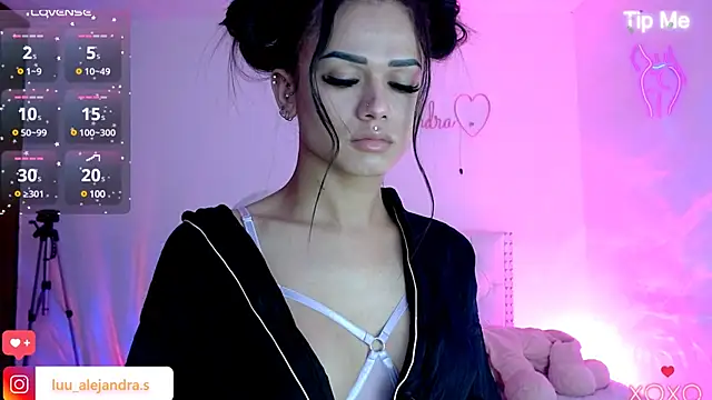 alee lenoxx online show from January 2025 11:00:02 AM