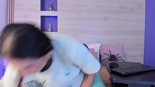 Dakotagloss online show from October 2025 10:06:02 PM