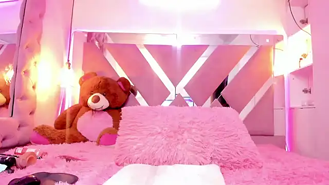 Scarlett-Bonnet online show from March 2025 07:15:01 AM