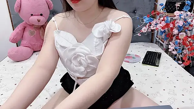 Snapshot of Funikio chatting on June 2026 01:43:02 PM Funikio online show from June 2026 01:43:02 PM
