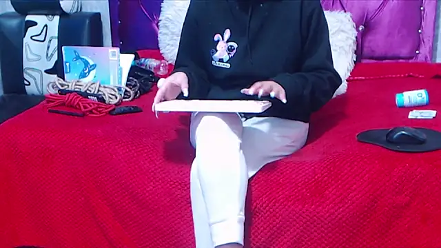 AyshaScott online show from November 2025 12:15:02 PM