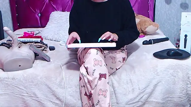 AyshaScott online show from April 2026 02:32:01 PM