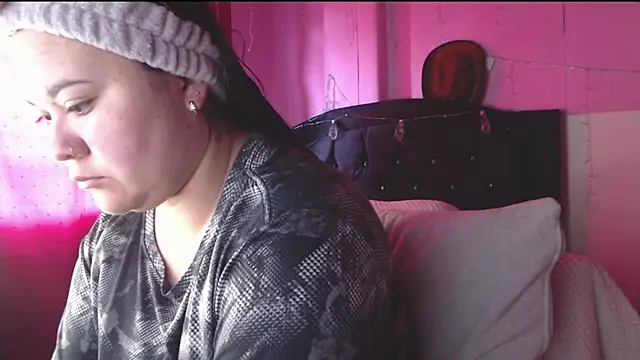 NikkiRous  online show from April 2026 01:00:02 PM