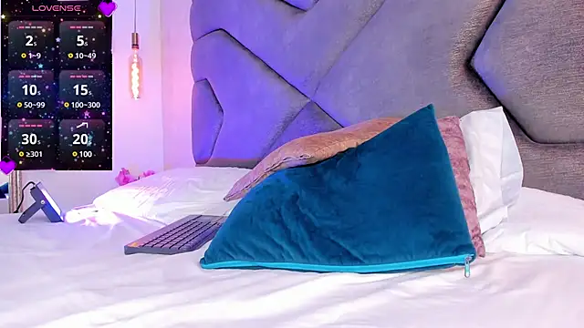 AilishBenson online show from February 2025 10:42:02 PM