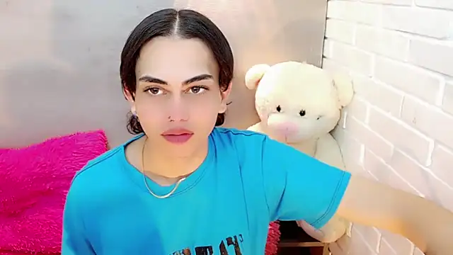 Daniela Pink  online show from November 2025 07:36:02 PM