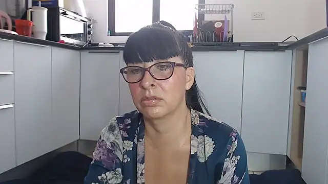 Snapshot of HellenLatin chatting on May 2026 06:28:02 PM HellenLatin online show from May 2026 06:28:02 PM