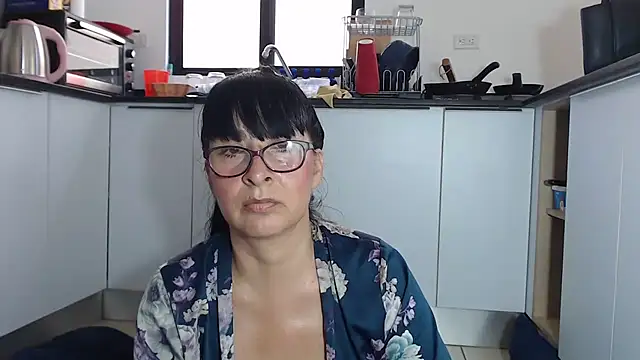 Snapshot of HellenLatin chatting on May 2026 09:31:01 PM HellenLatin online show from May 2026 09:31:01 PM