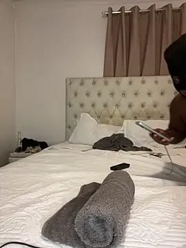 Gifttheskimaskboy online show from April 2026 06:01:02 PM