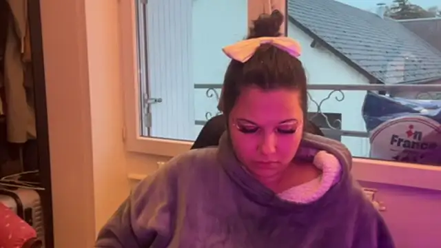 minette-sexy online show from November 2025 04:17:01 PM