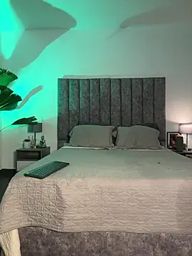 milaivanova online show from December 2025 09:52:02 PM