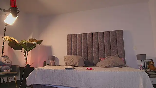 milaivanova online show from March 2026 11:57:01 AM