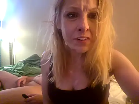 Snapshot of we8camgirl chatting on September 2025 02:27:01 PM we8camgirl online show from September 2025 02:27:01 PM