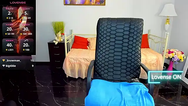 Julia Dean online show from January 2025 06:07:01 PM