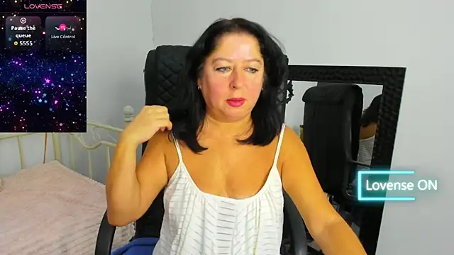 Julia Dean online show from November 2025 12:56:01 PM