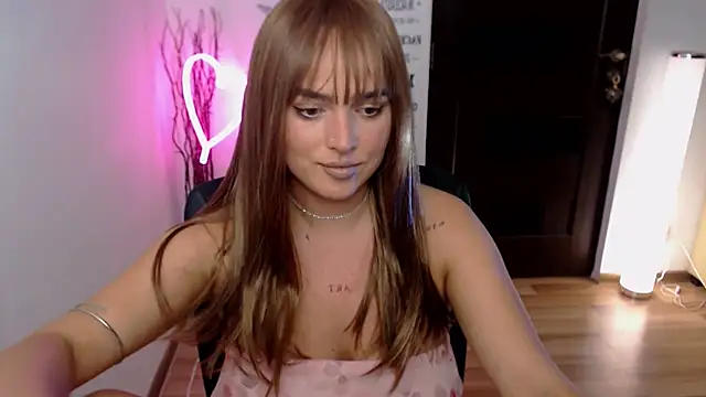 ChloeJewel1 online show from December 2025 12:32:01 PM