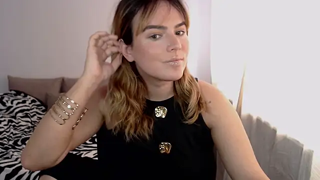 Snapshot of ChloeJewel1 chatting on March 2026 10:30:02 AM ChloeJewel1 online show from March 2026 10:30:02 AM