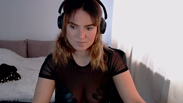 Snapshot of ChloeJewel1 chatting on April 2026 08:23:02 AM ChloeJewel1 online show from April 2026 08:23:02 AM