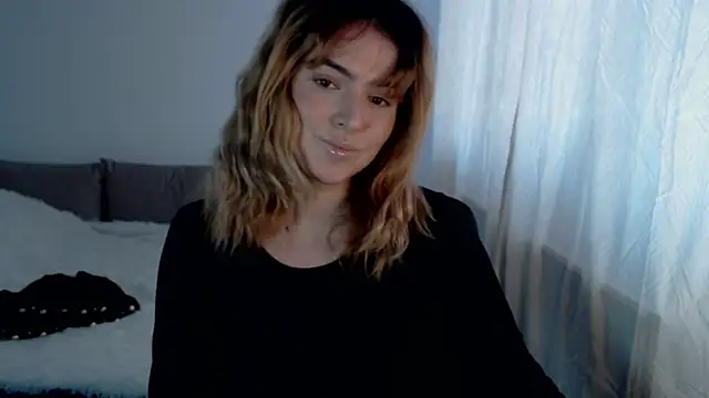 Snapshot of ChloeJewel1 chatting on April 2026 05:04:02 AM ChloeJewel1 online show from April 2026 05:04:02 AM