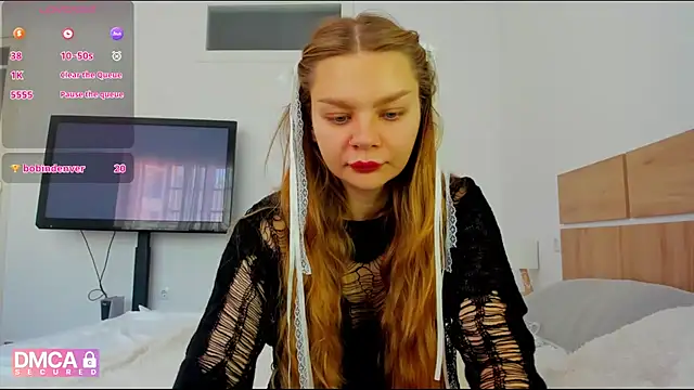 Snapshot of Molly_sweetie chatting on May 2026 06:32:01 AM Molly sweetie online show from May 2026 06:32:01 AM