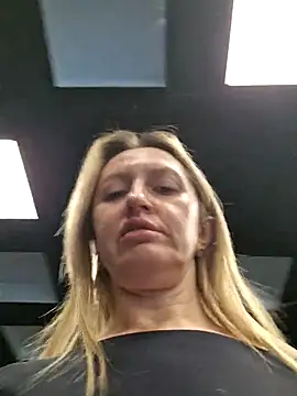 Miss    Mia  online show from December 2025 09:14:02 AM