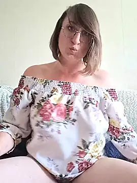 Snapshot of minierose chatting on May 2026 05:43:01 PM minierose online show from May 2026 05:43:01 PM