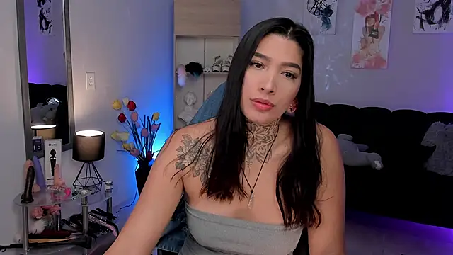 Snapshot of LouaneBourVip chatting on February 2025 11:51:01 AM LouaneBourVip online show from February 2025 11:51:01 AM