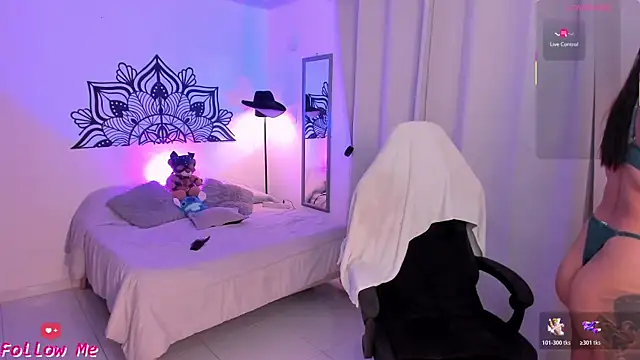 Snapshot of LouaneBourVip chatting on April 2026 09:56:01 PM LouaneBourVip online show from April 2026 09:56:01 PM