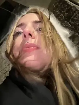 LoraaDoll online show from November 2025 03:56:02 PM