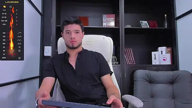 EdwardRoss  online show from February 2025 07:38:01 PM