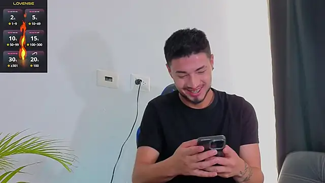 EdwardRoss  online show from November 2025 04:18:01 PM