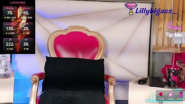 Snapshot of LilyyBigAss chatting on June 2026 11:49:02 AM LilyyBigAss online show from June 2026 11:49:02 AM
