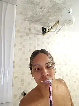 Julia Pretinha online show from October 2025 01:42:02 PM