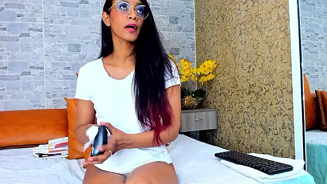 Snapshot of ZoeSmitth chatting on December 2024 02:14:01 AM ZoeSmitth online show from December 2024 02:14:01 AM