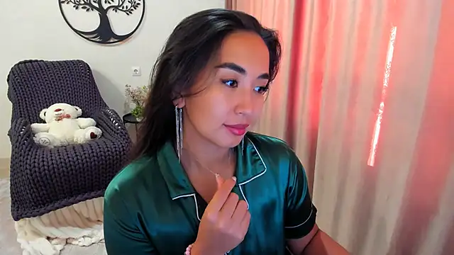 worldofkim online show from September 2025 04:01:01 AM