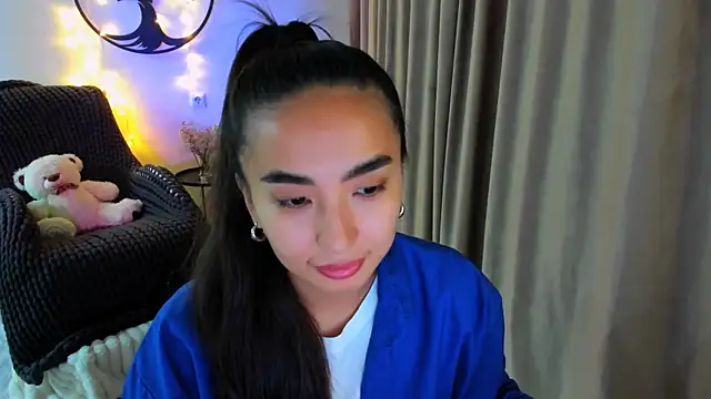 Snapshot of worldofkim chatting on November 2025 12:18:01 PM worldofkim online show from November 2025 12:18:01 PM