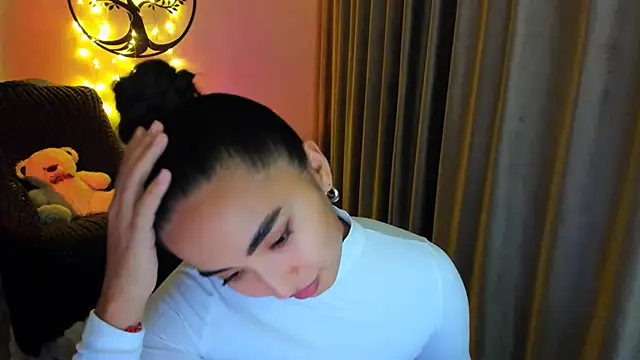 Snapshot of worldofkim chatting on November 2025 03:25:01 PM worldofkim online show from November 2025 03:25:01 PM