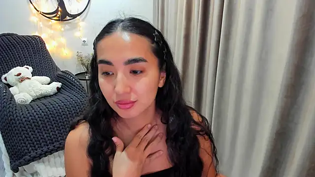 Snapshot of worldofkim chatting on November 2025 09:41:02 PM worldofkim online show from November 2025 09:41:02 PM