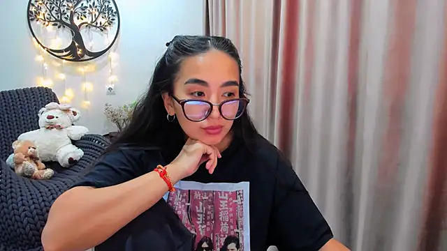 Snapshot of worldofkim chatting on February 2026 10:34:02 AM worldofkim online show from February 2026 10:34:02 AM