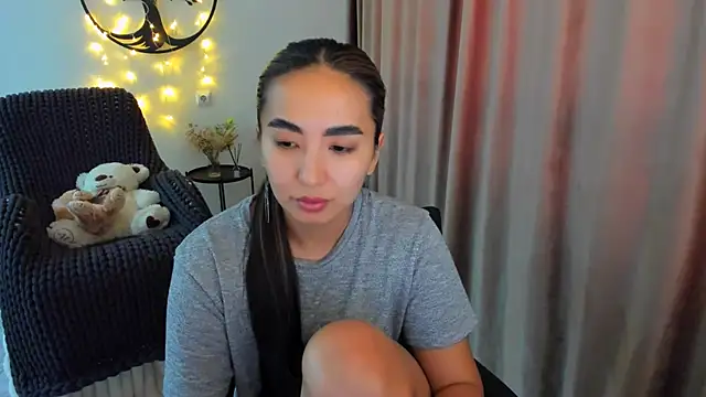 Snapshot of worldofkim chatting on February 2026 05:17:01 AM worldofkim online show from February 2026 05:17:01 AM