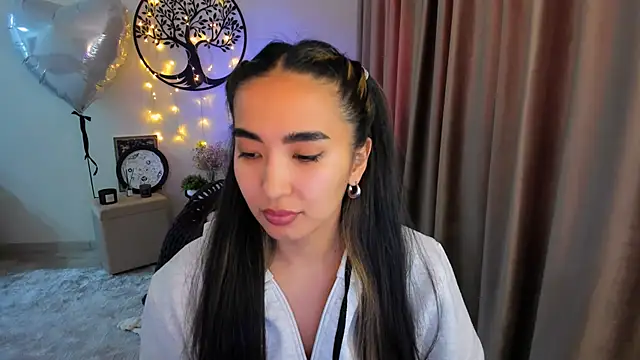 Snapshot of worldofkim chatting on April 2026 10:32:01 AM worldofkim online show from April 2026 10:32:01 AM