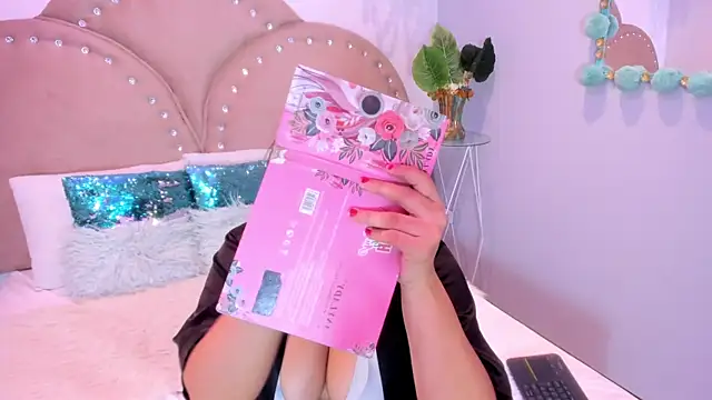 Snapshot of Miia_Thompsonn chatting on September 2025 03:22:01 AM Miia Thompsonn online show from September 2025 03:22:01 AM