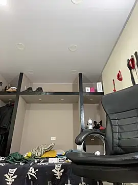 AlejoKhalifa  online show from April 2026 10:28:01 AM