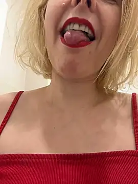Snapshot of Yourdirtybitch chatting on February 2025 08:05:02 PM Yourdirtybitch online show from February 2025 08:05:02 PM