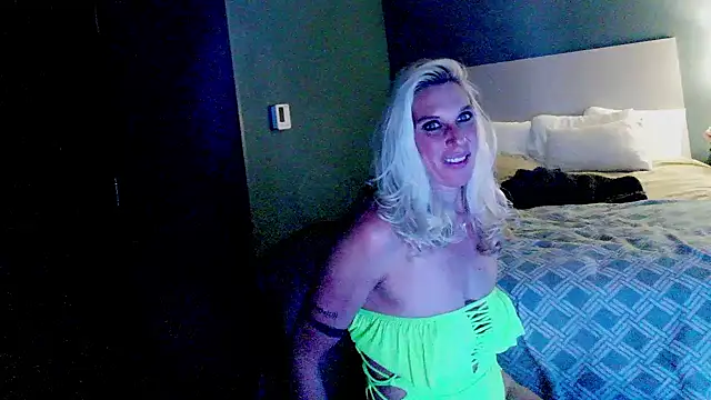 Glamazonx online show from December 2024 01:49:01 AM